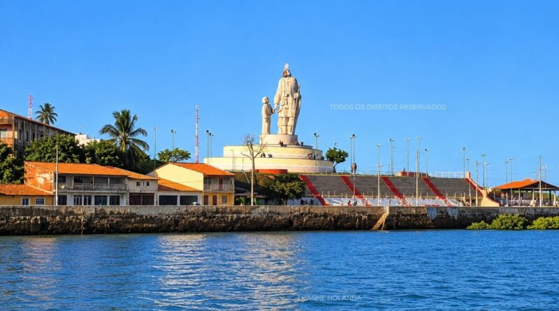 São José de Ribamar e o Monumento de São José vistos do mar — foto de Luanne Holanda
