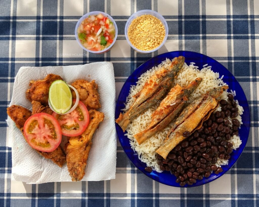 Peixe frito com arroz e feijão – comida da Região Munim