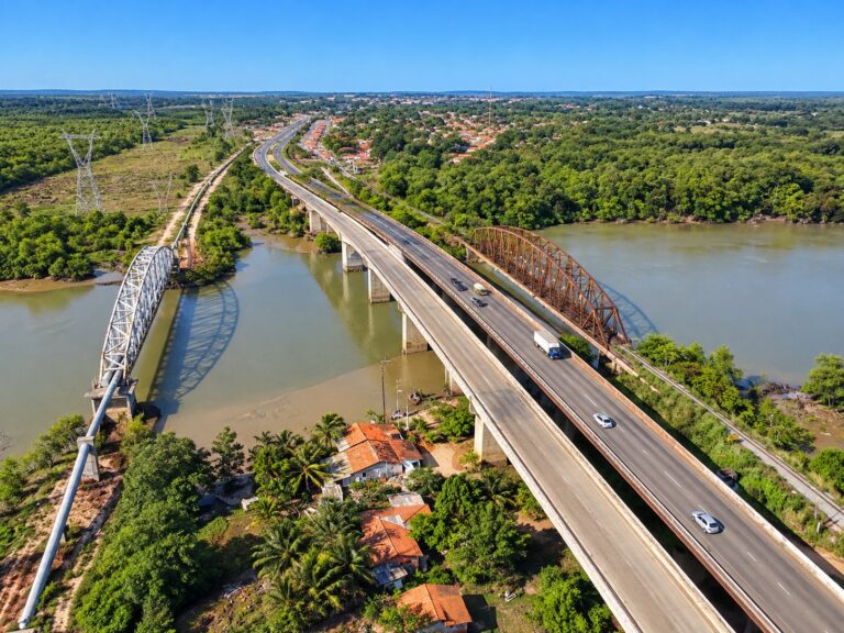 Vista aérea das pontes sobre o Estreito dos Mosquitos, na BR-135, entrada de São Luís