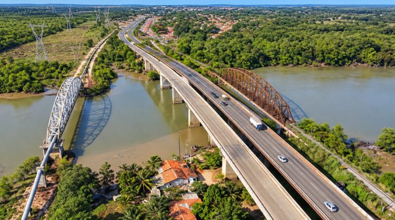 Vista aérea das pontes sobre o Estreito dos Mosquitos, na BR-135, entrada de São Luís
